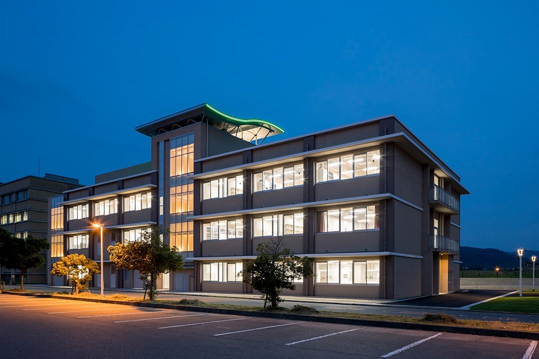 鳥取環境大学実験研究棟 鳥取県鳥取市の懸樋工務店